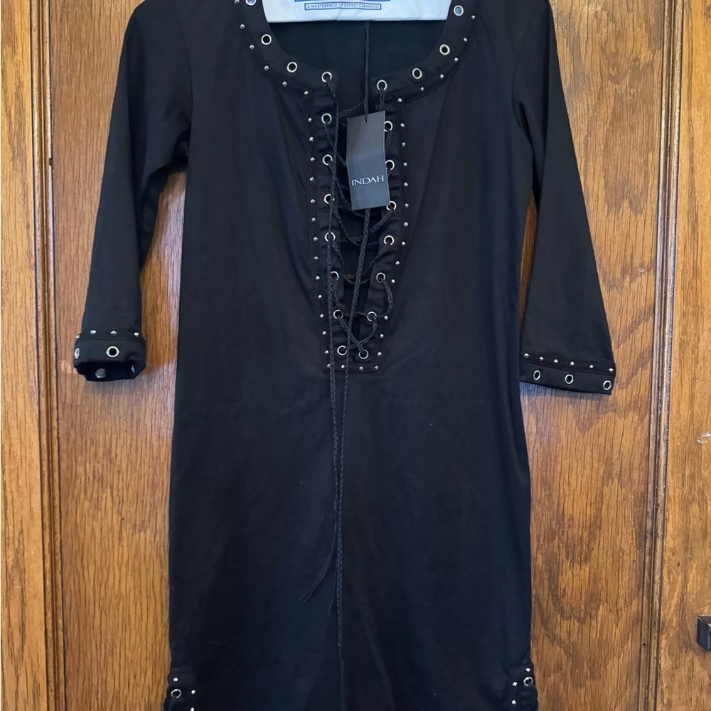 Indah Black Lace-Up Top with Silver Eyelets - Picture 3 of 3